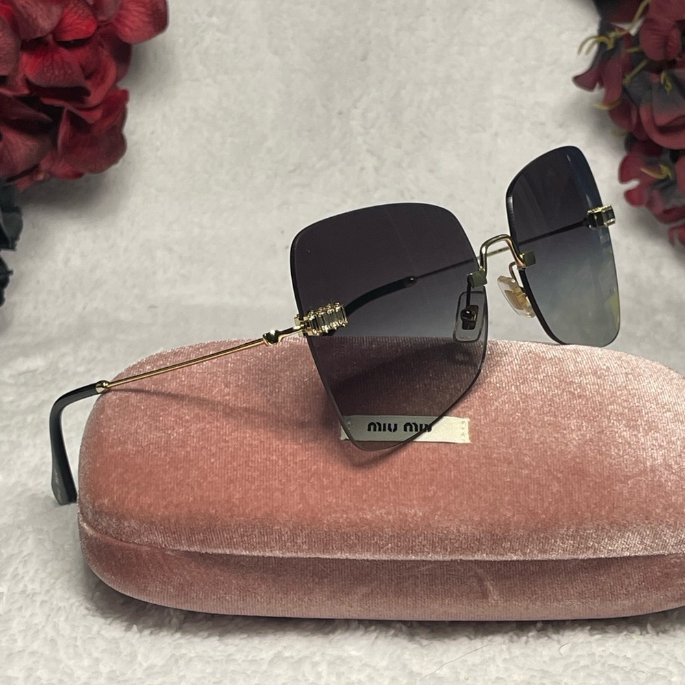 🕶️ Miu Miu Sunglasses 🕶️ - Picture 3 of 9